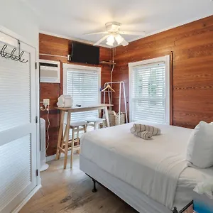 https://the-galleria-careys-corner-10.hotels-in-key-west.com